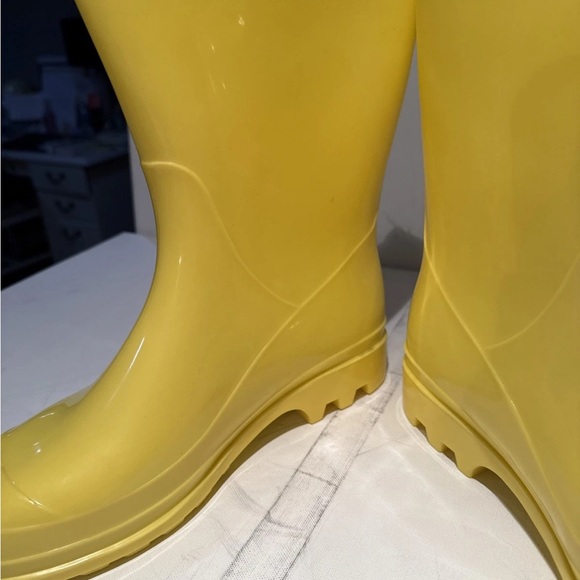 Hisea Yellow Mid-Calf Waterproof Rain Boots – Women’s Size 10 Rubber Rain Boots - Picture 15 of 15